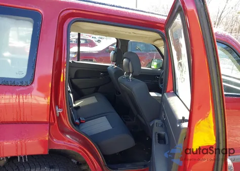 2010 Jeep Liberty Sport z USA, uszkodzony, nr VIN 1J4PN2GK3AW135856